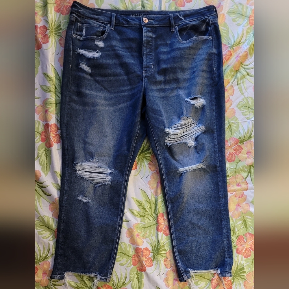 American Eagle Stretch Destroyed Tomgirl Jeans Size 18 Short